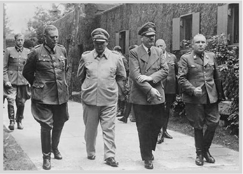Hitler e i suoi gerarchi alla Tana del Lupo
